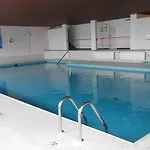 Mit Schwimmbad Und Alpenblick 公寓