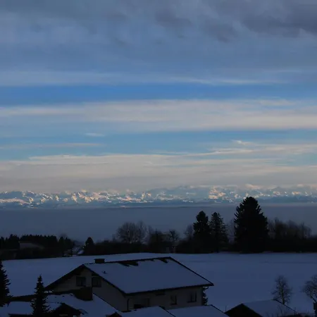 Mit Schwimmbad Und Alpenblick